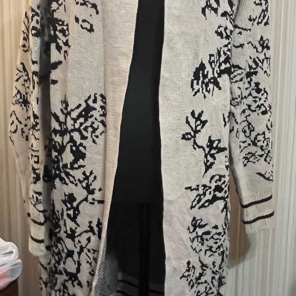 NWOT SHEIN Black and Cream Patterned Cardigan
